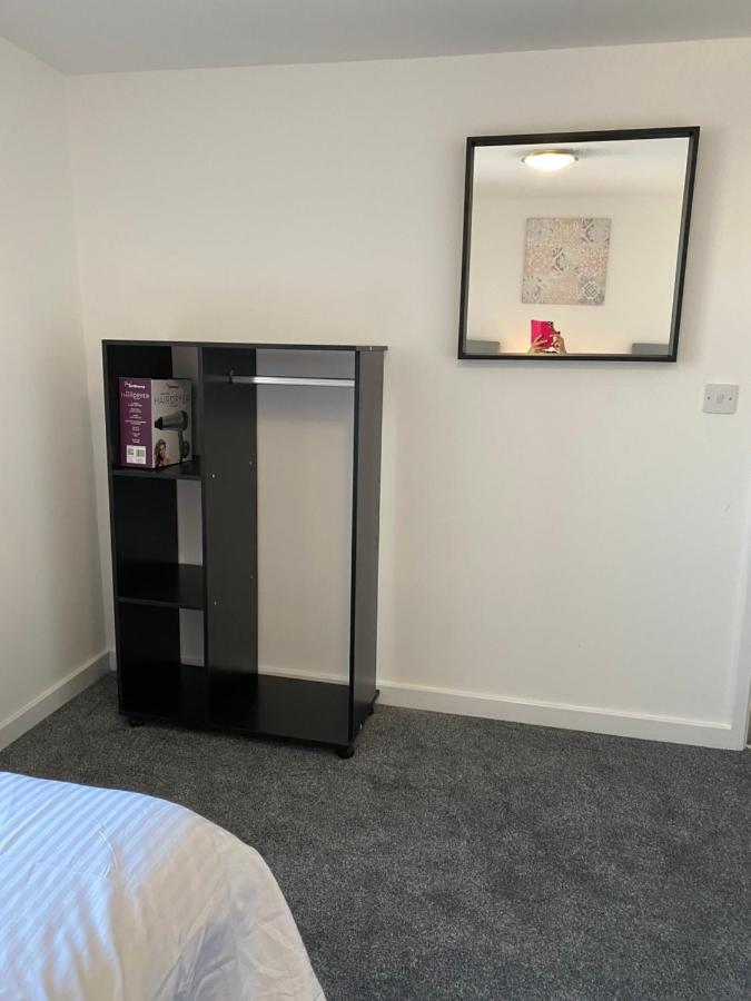 Sutton Contractor Accommodation - Warrington, St Helens Clock Face ภายนอก รูปภาพ